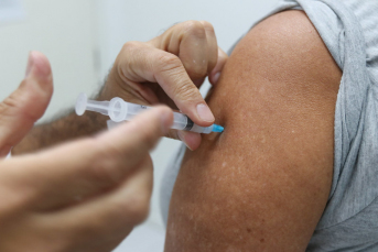 Notícia - Cobertura vacinal contra a gripe em SC é de 35%